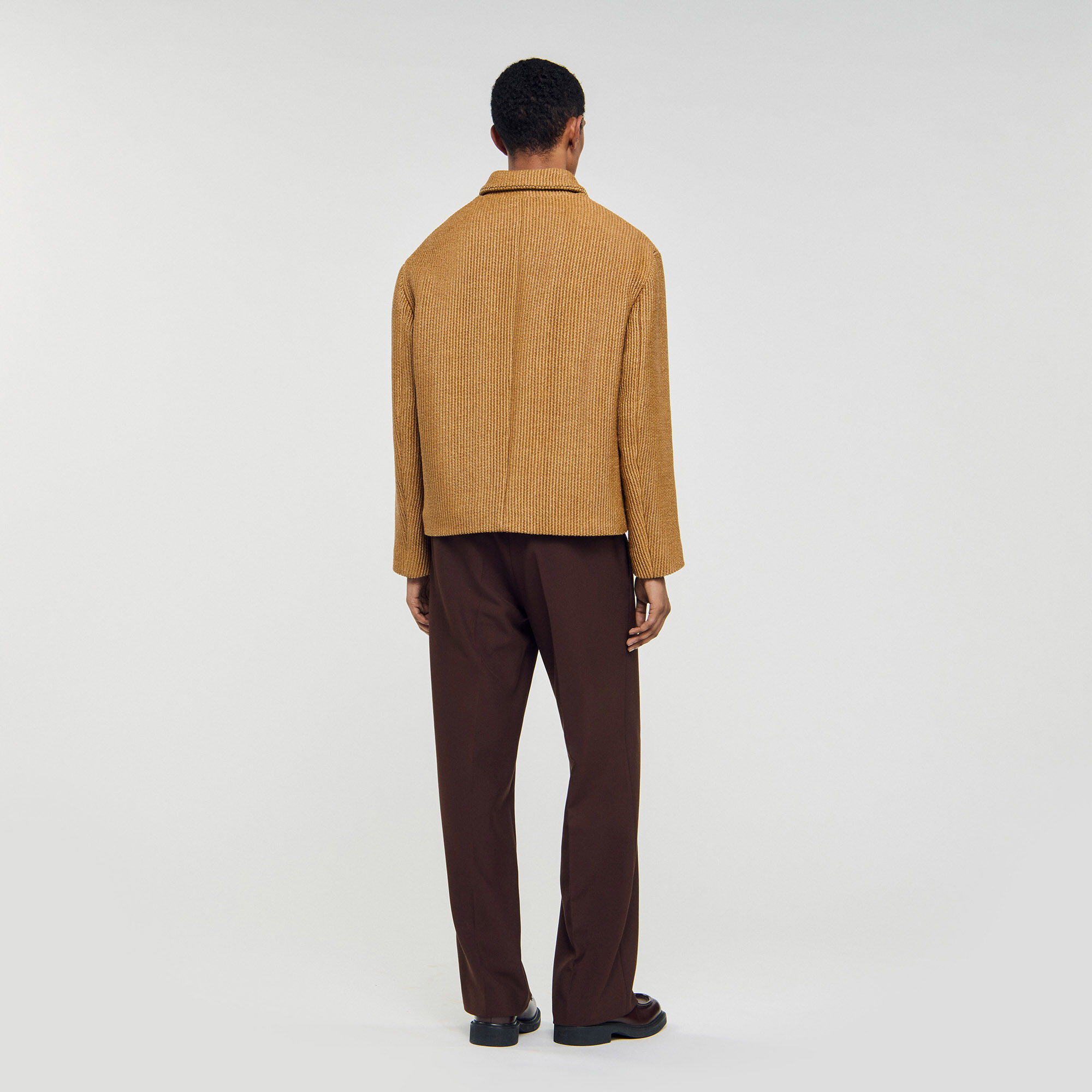 Chaqueta tejida de rafia