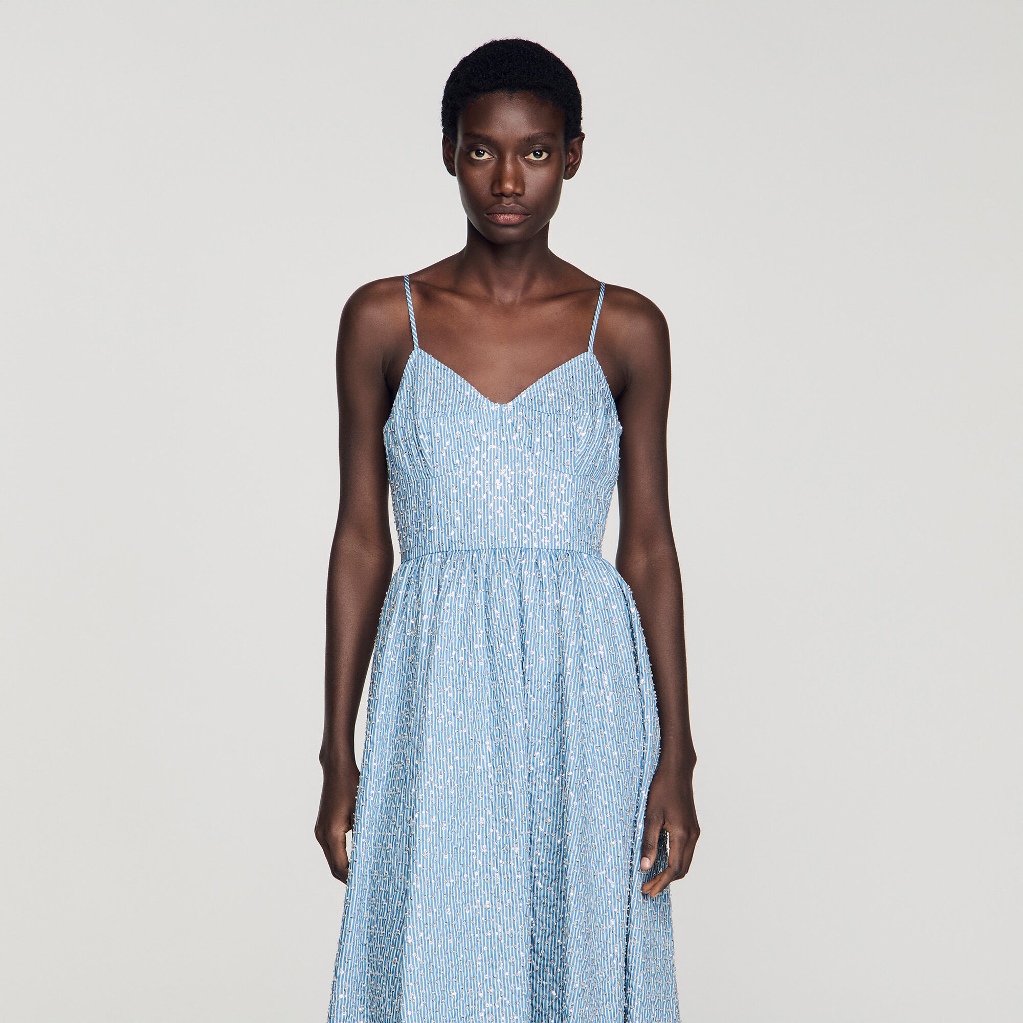 Vestido midi con lentejuelas
