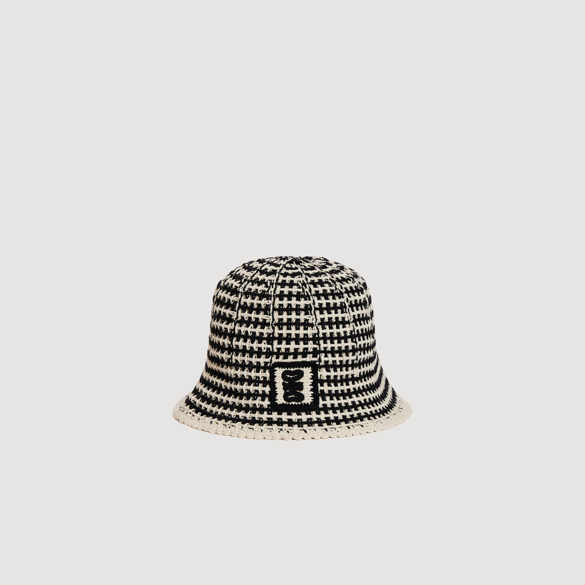 Sombrero de paja tejido a crochet