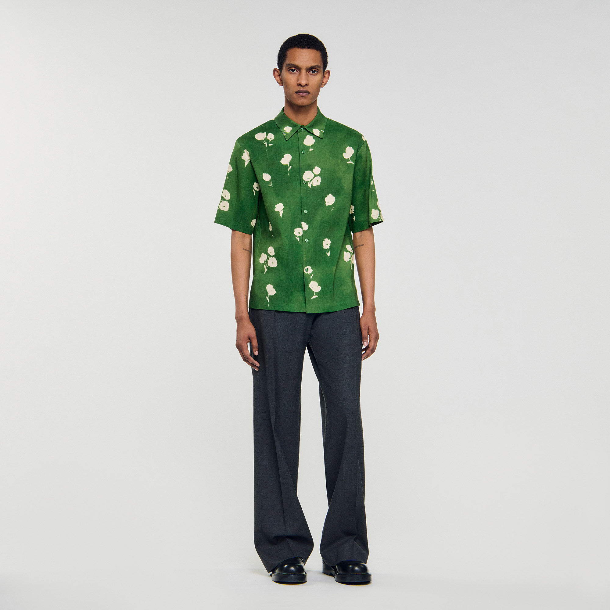 Camisa con motivo floral
