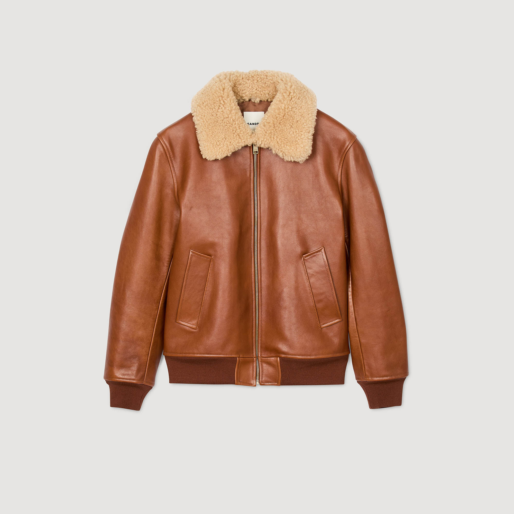 Chaqueta de cuero con cuello de piel de oveja