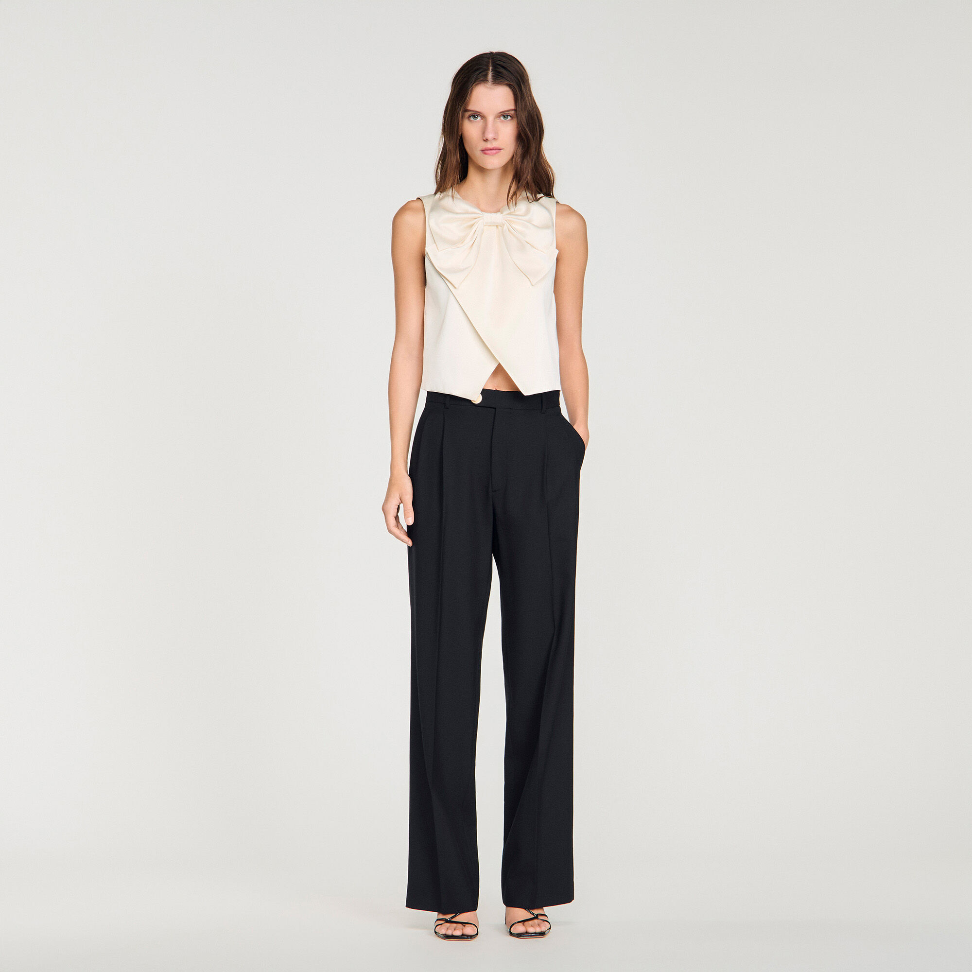 Pantalones de traje con pliegues planos