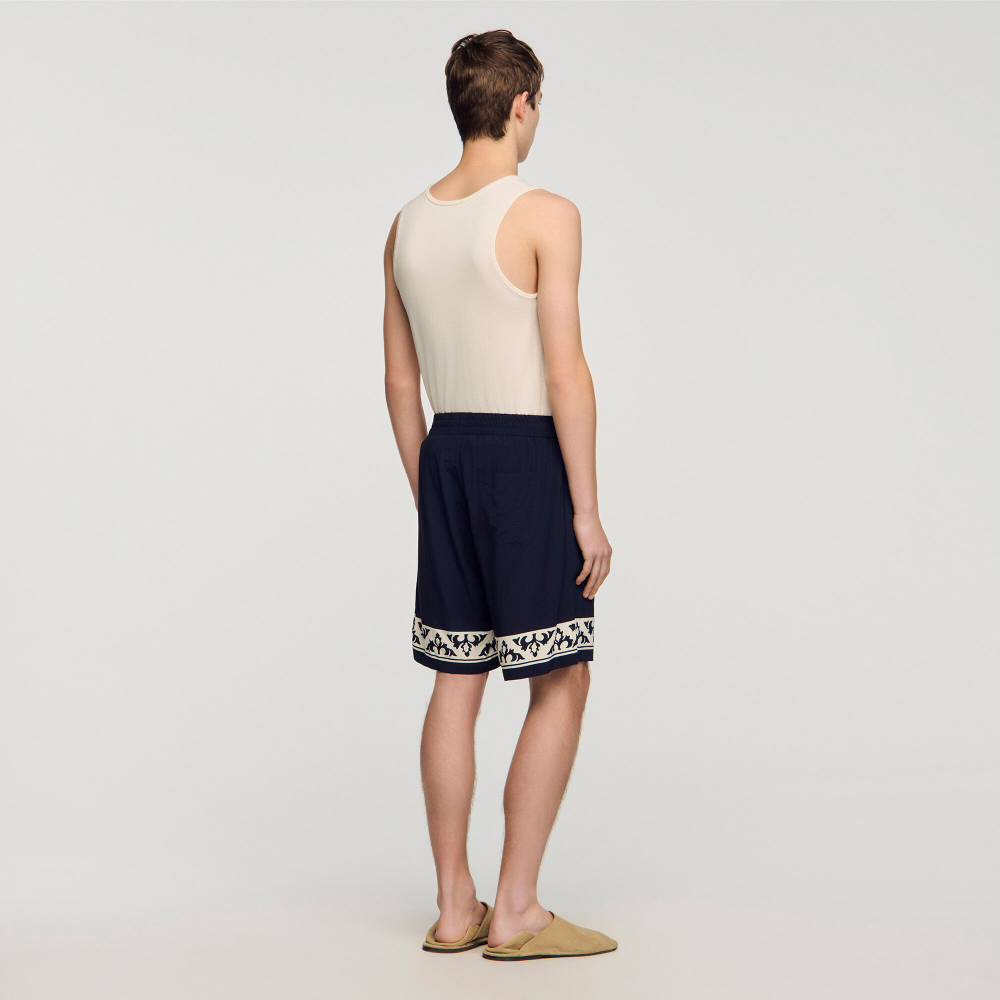Pantalones cortos fluidos con estampado de contraste
