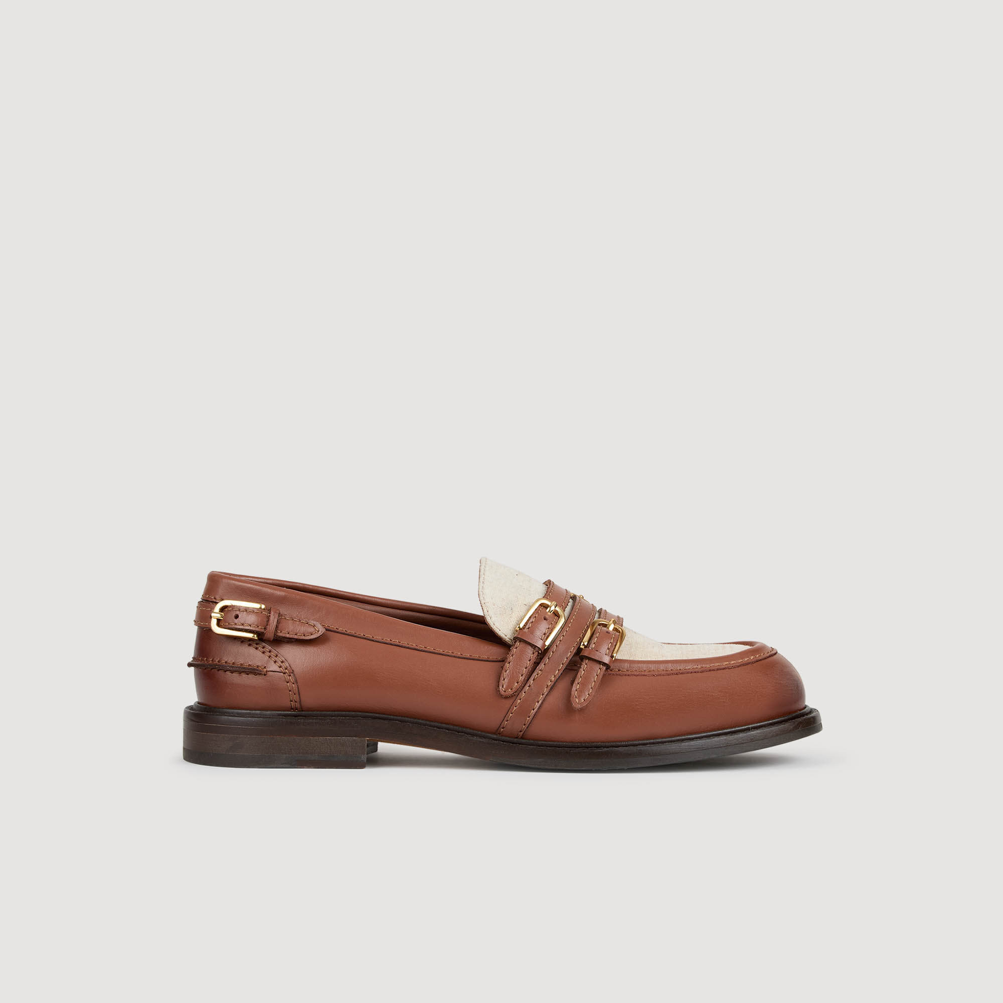 Zapatillas de cuero con detalles contrastantes