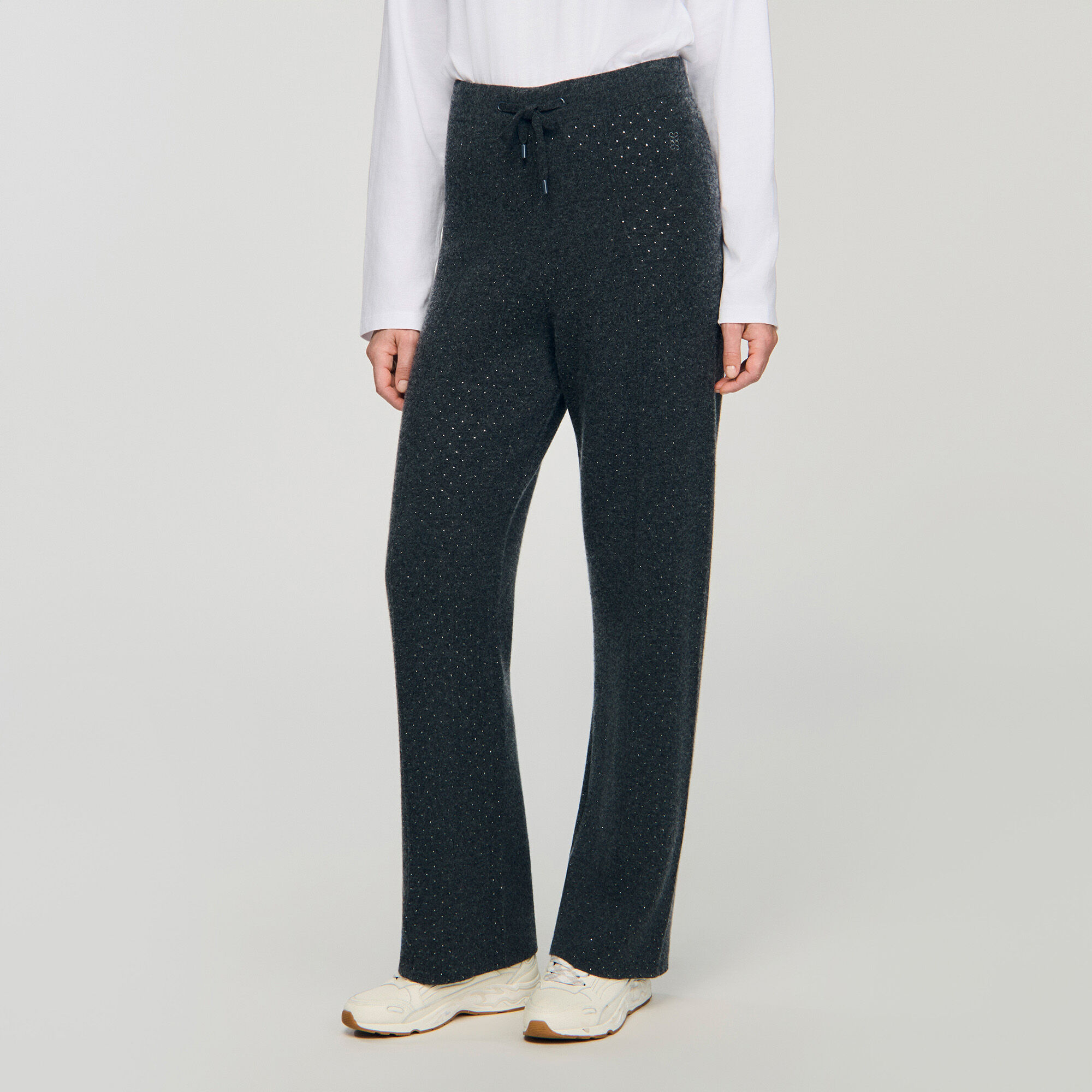 Pantalones de punto cubiertos de lentejuelas