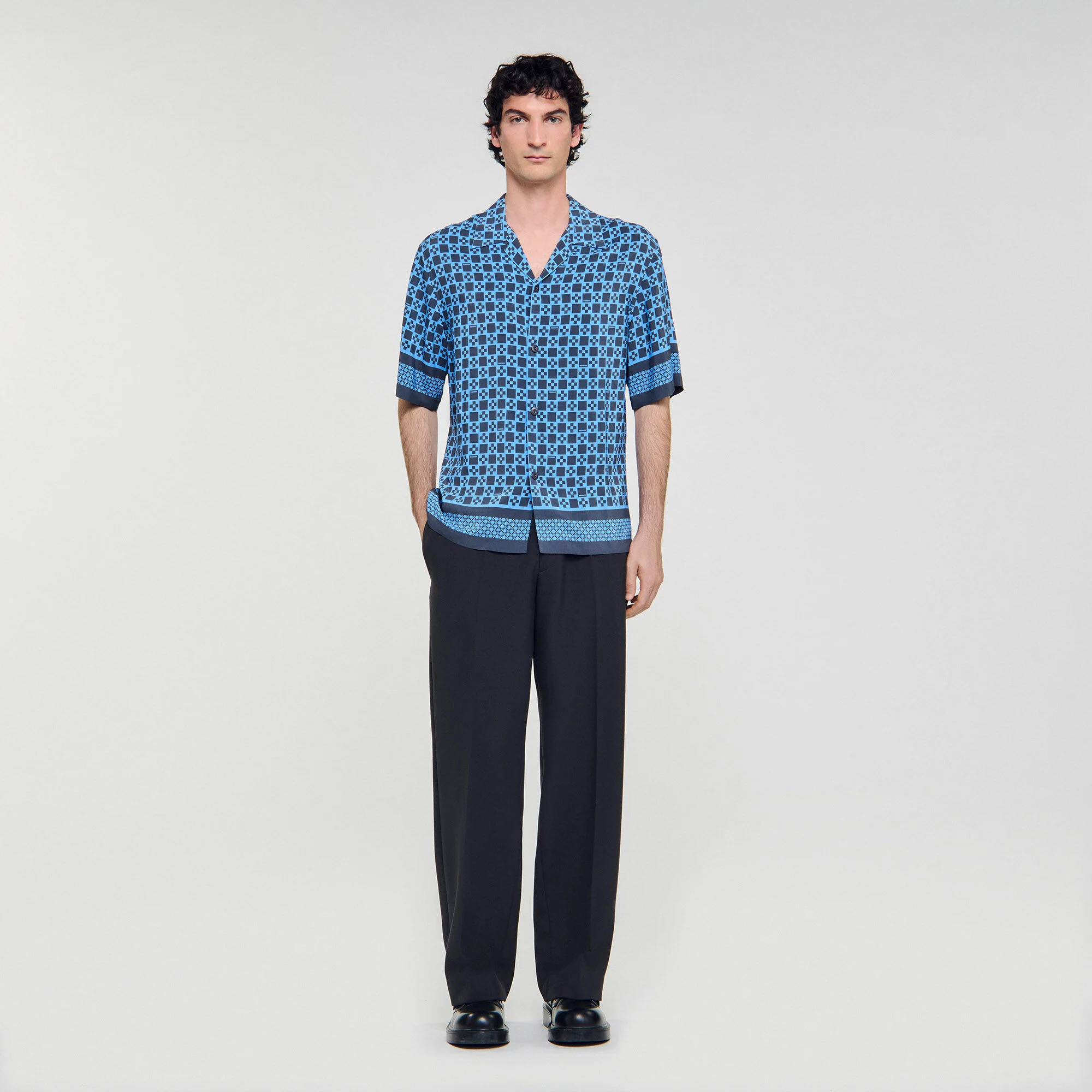 Camisa fluida con motivo de cruz cuadrada