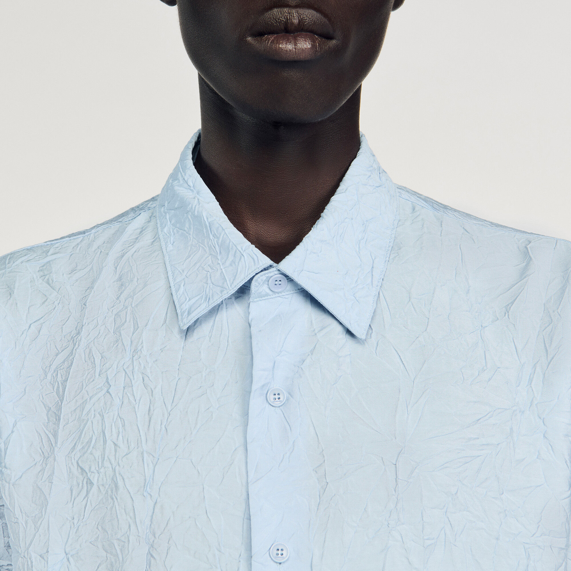 Camisa con efecto arrugado