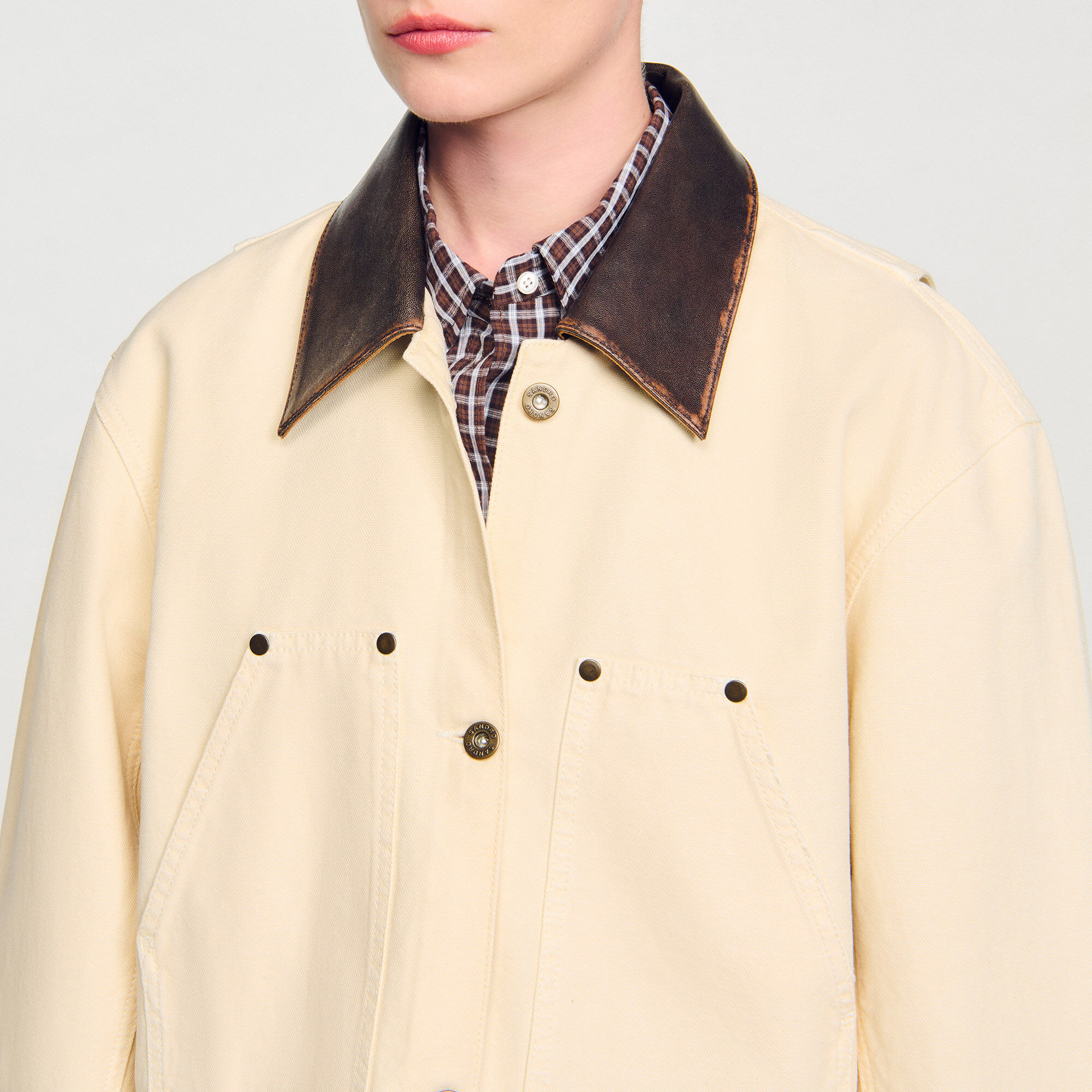 Chaqueta de trabajo con cuello de cuero