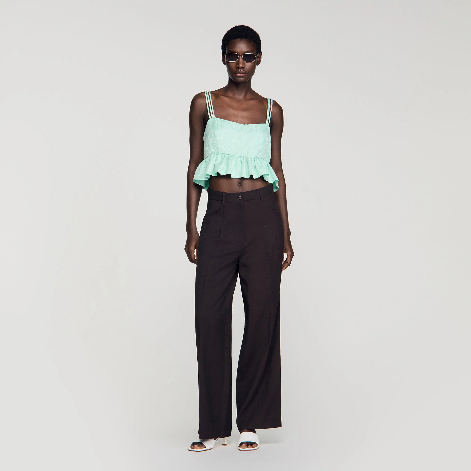 Top corto con volantes de jacquard floral