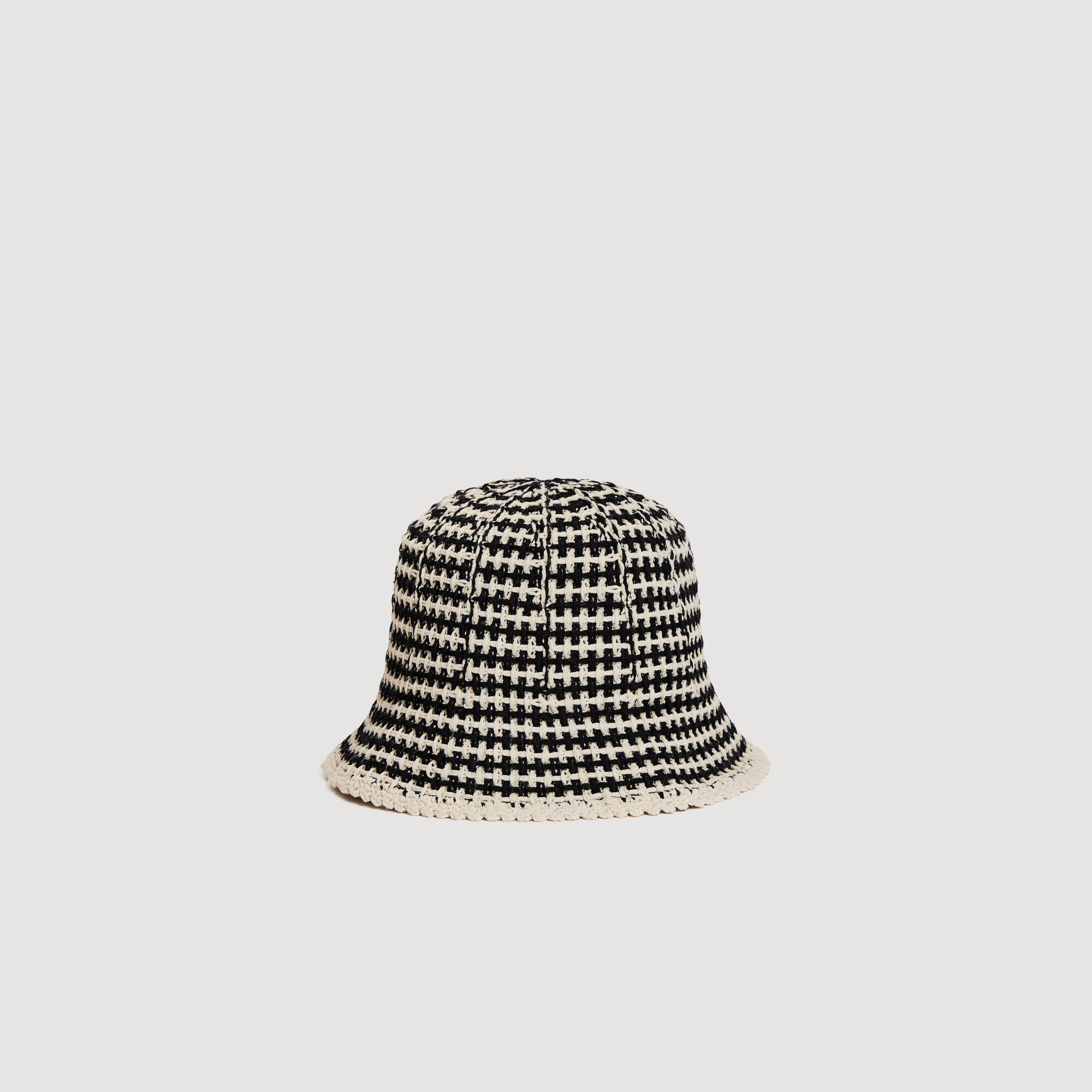 Sombrero de paja tejido a crochet