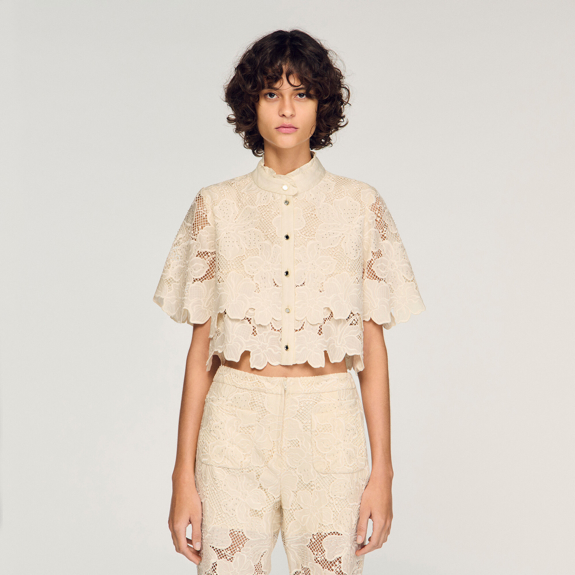 Camisa corta de guipure floral