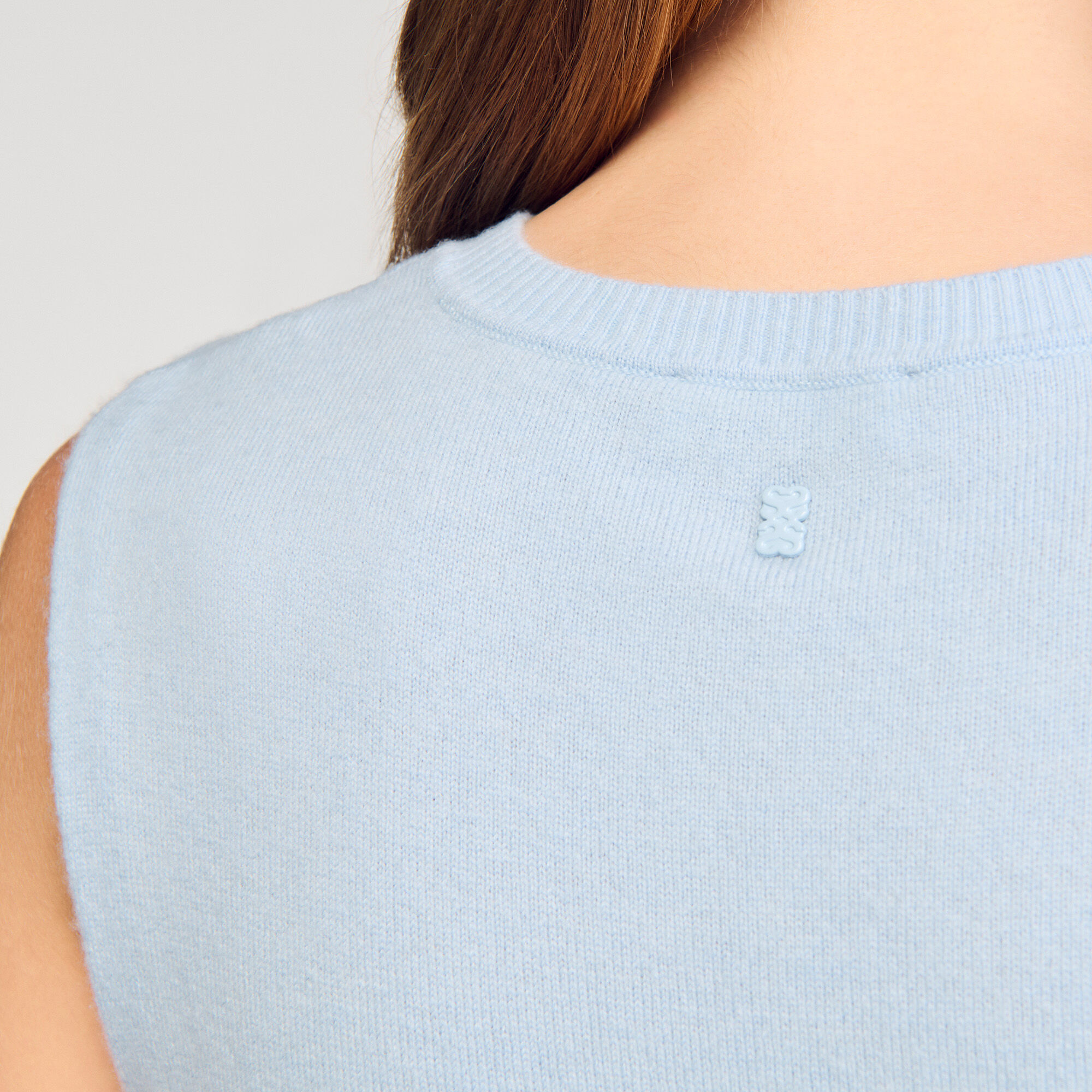 Sweater corto con volantes