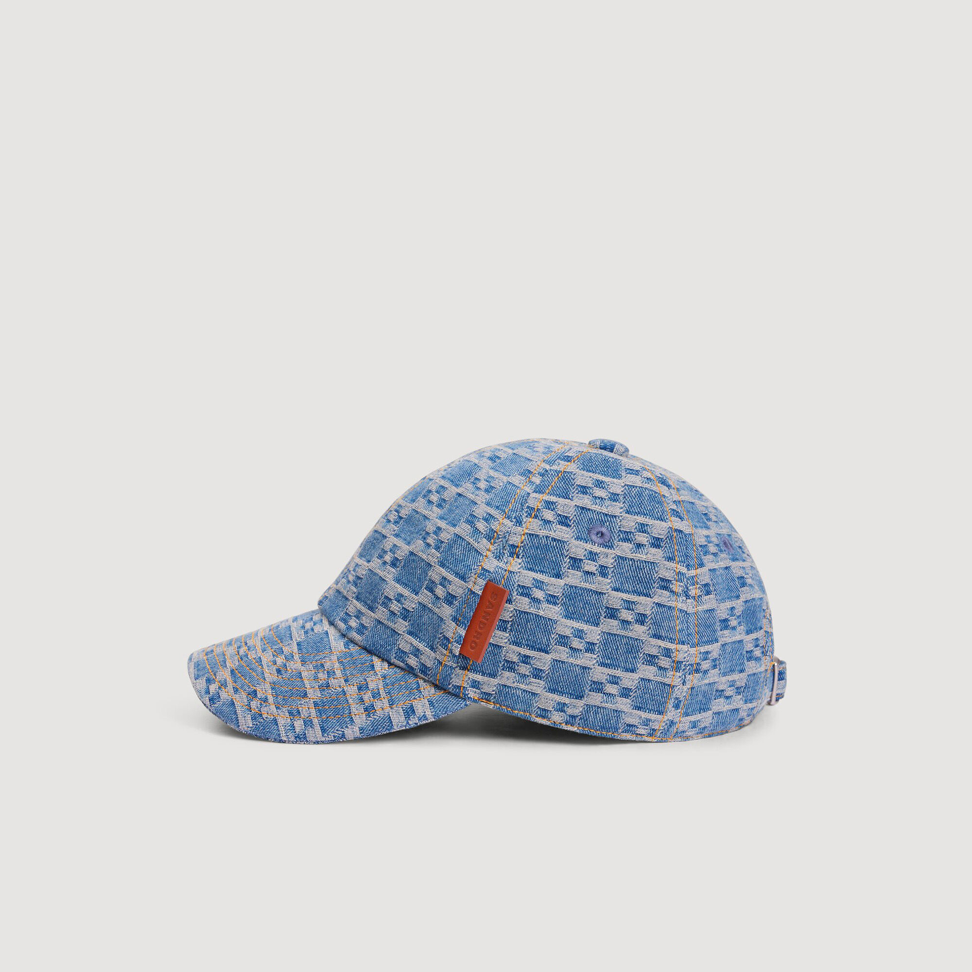 Gorra de mezclilla con motivo de cruz
