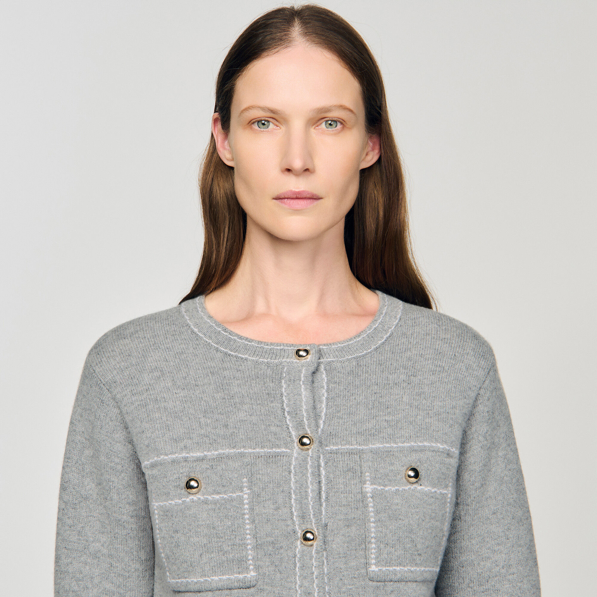Cardigan con puntadas contrastantes