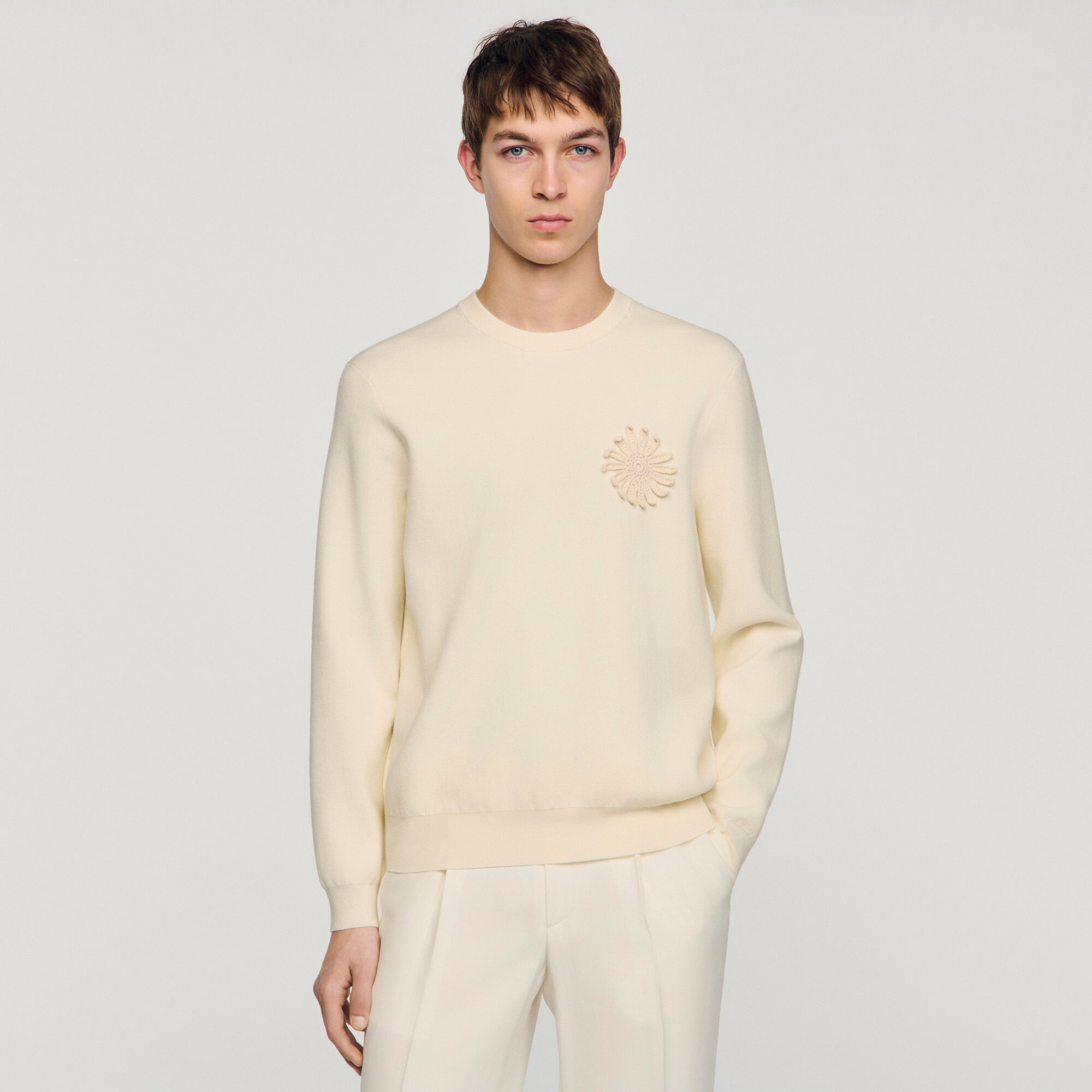 Sudadera de punto con flor de ganchillo