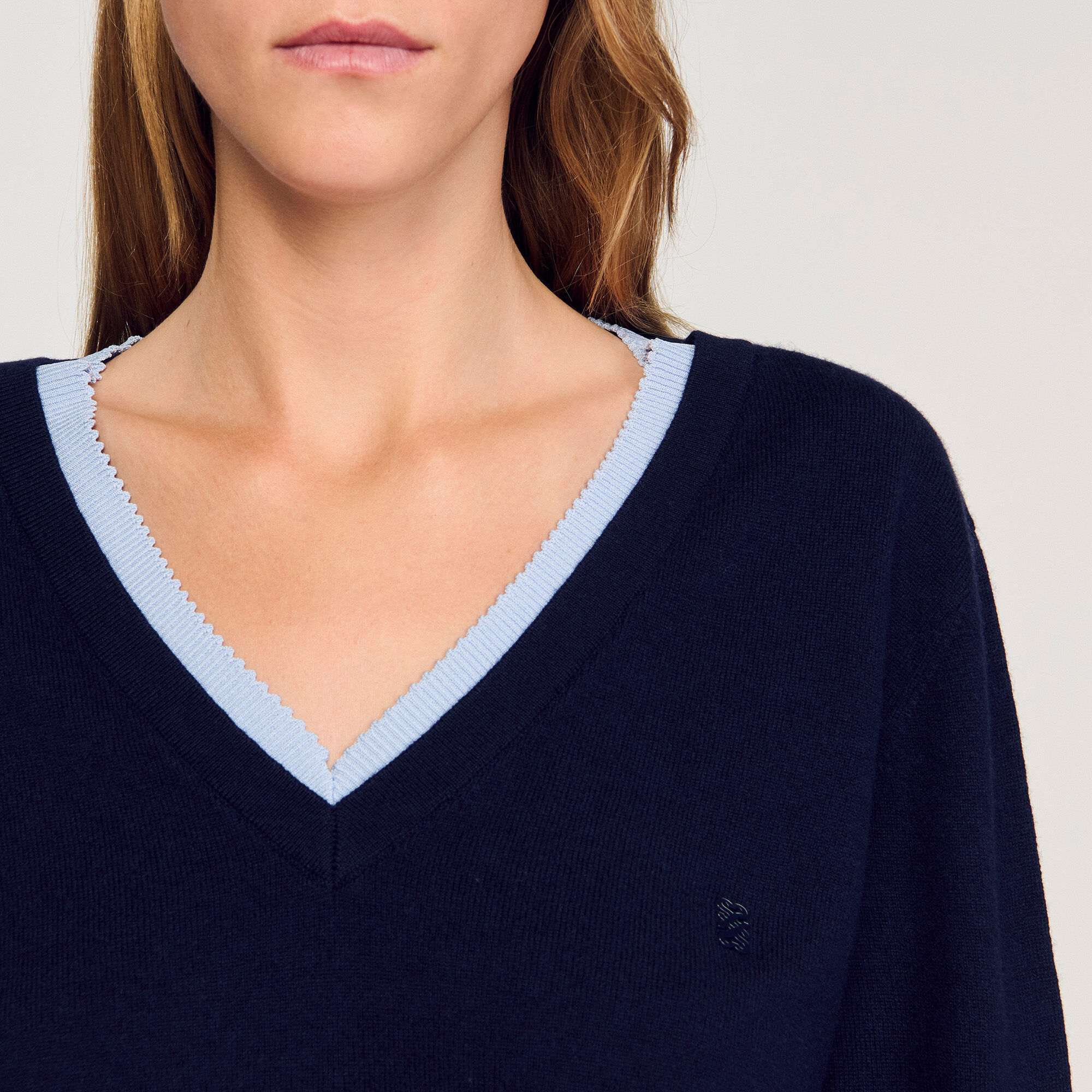 Sweater de lana y cashmere con cuello en V