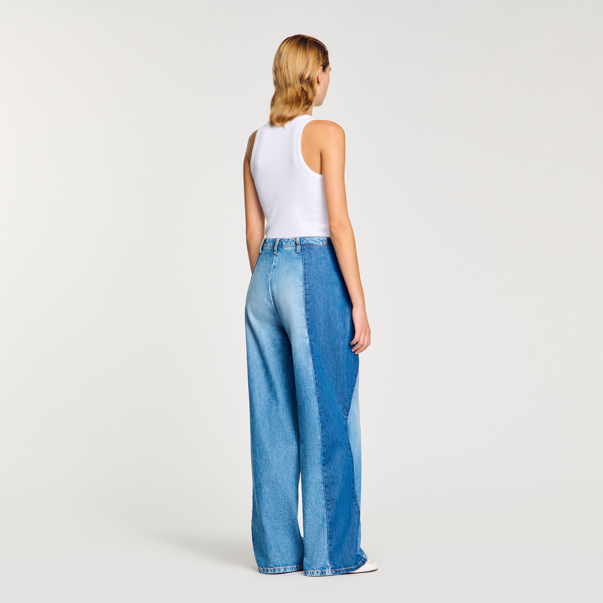 Pantalones vaqueros con paneles contrastantes