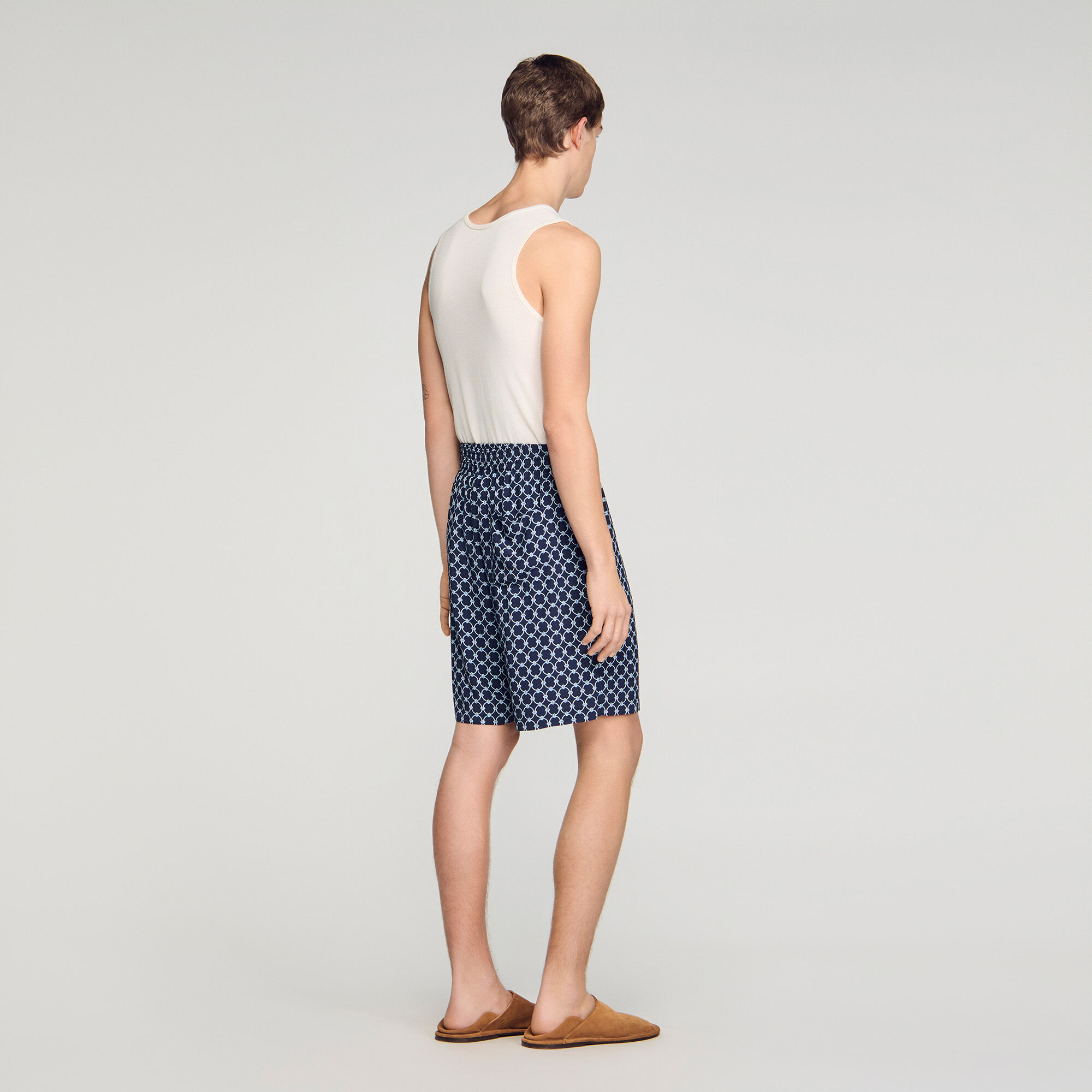 Pantalones cortos fluidos con estampado de enlace