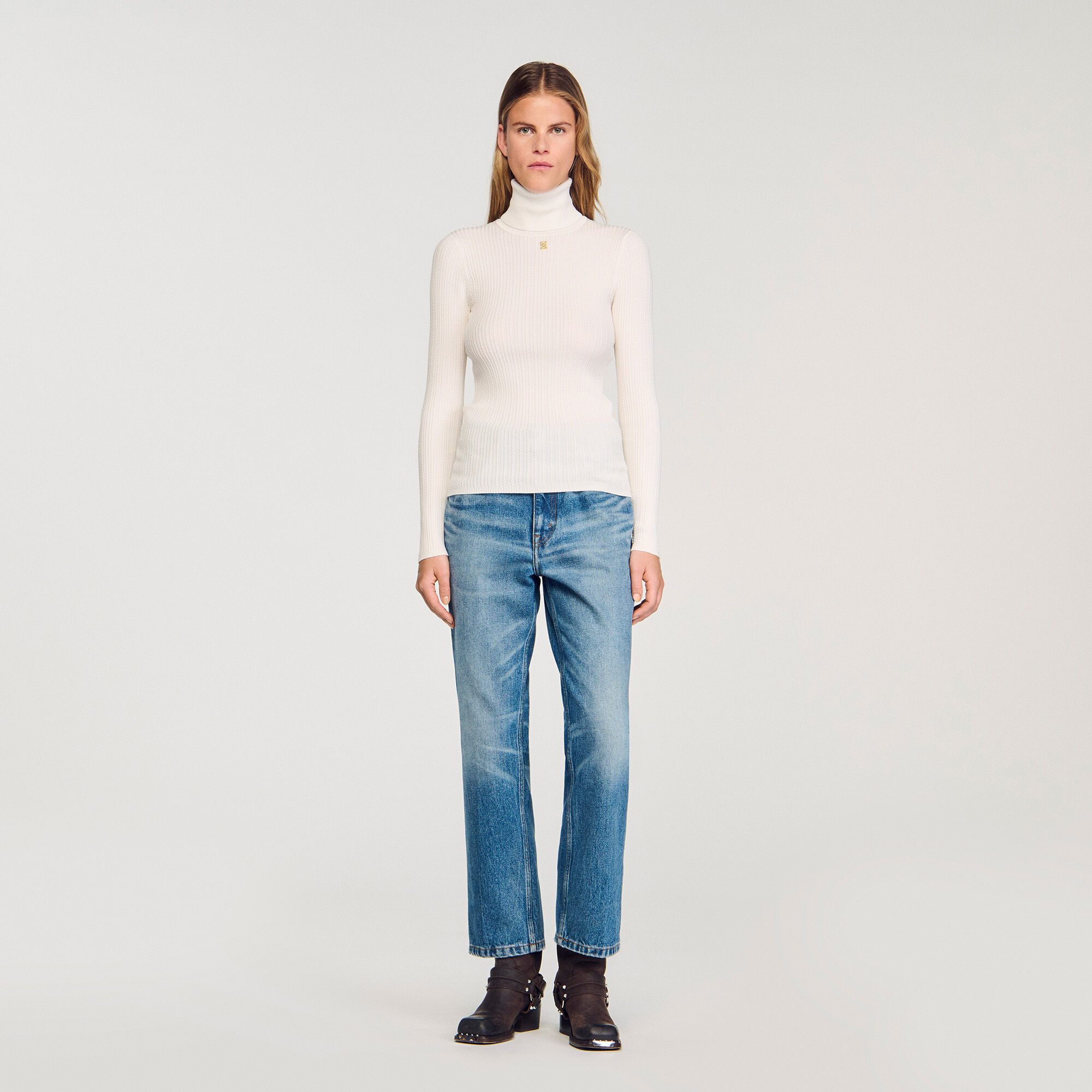 Sweater de cuello alto con tejido a cable