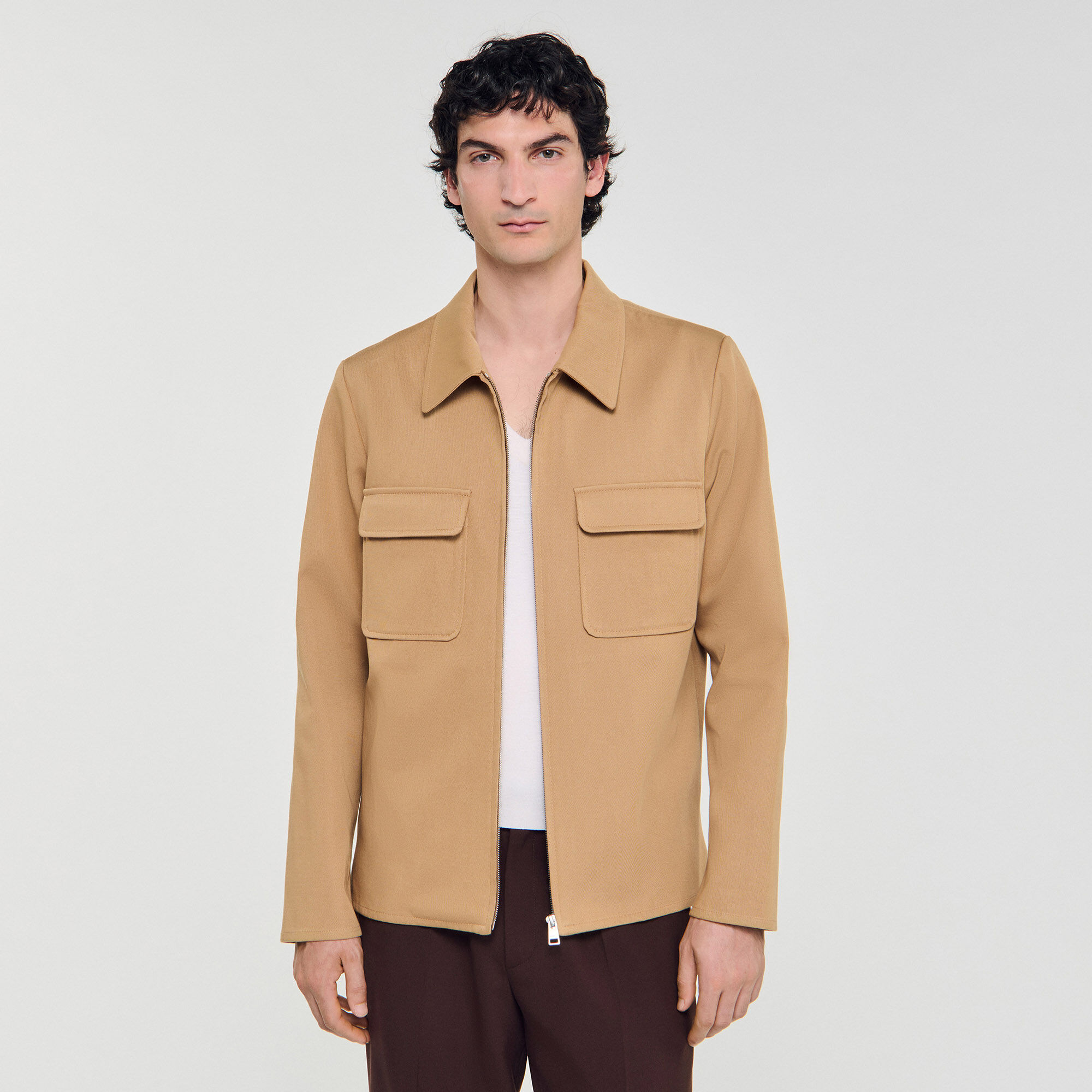 Chaqueta con bolsillos y cremallera