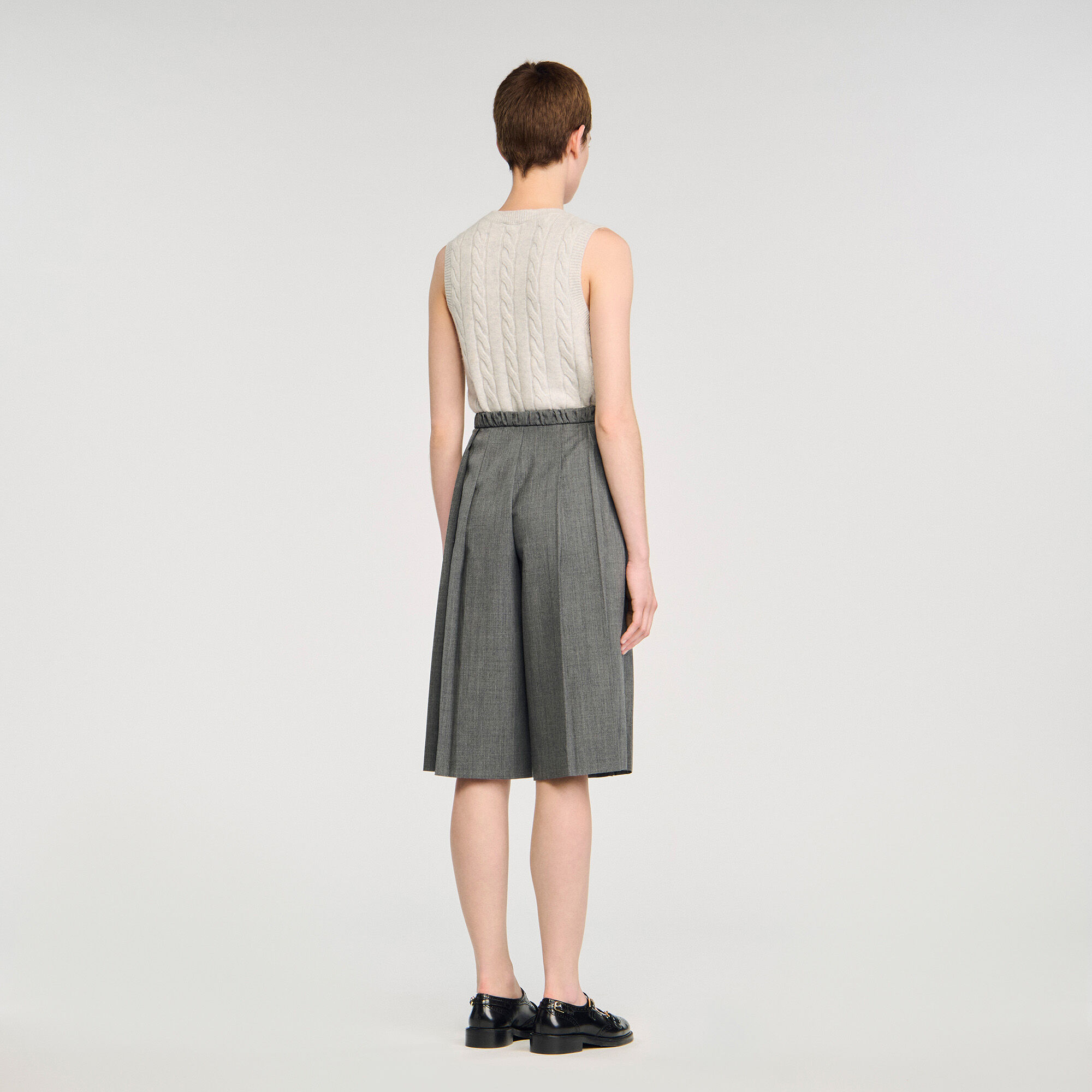 Pantalones cortos largos plisados