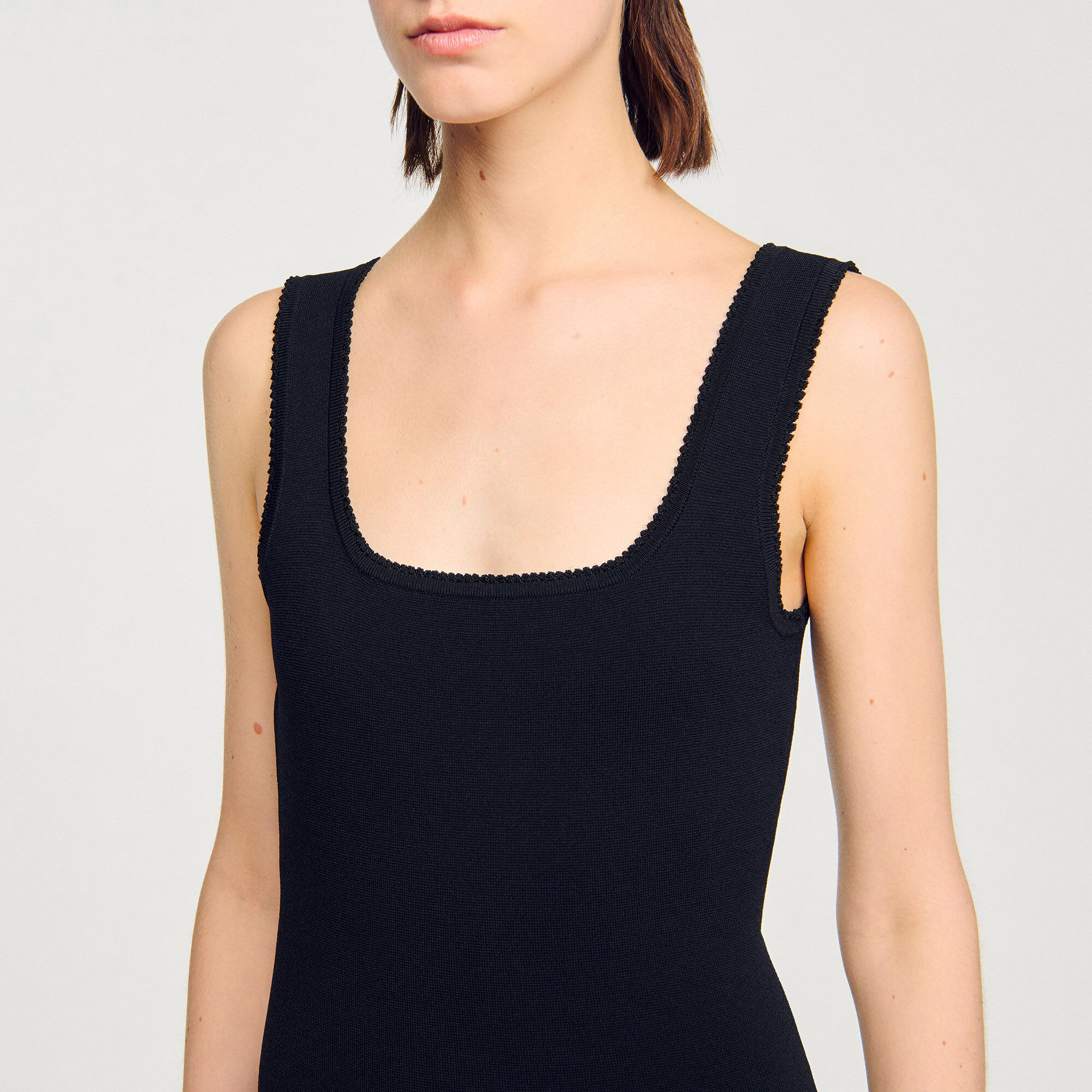 Vestido de punto mini con volantes