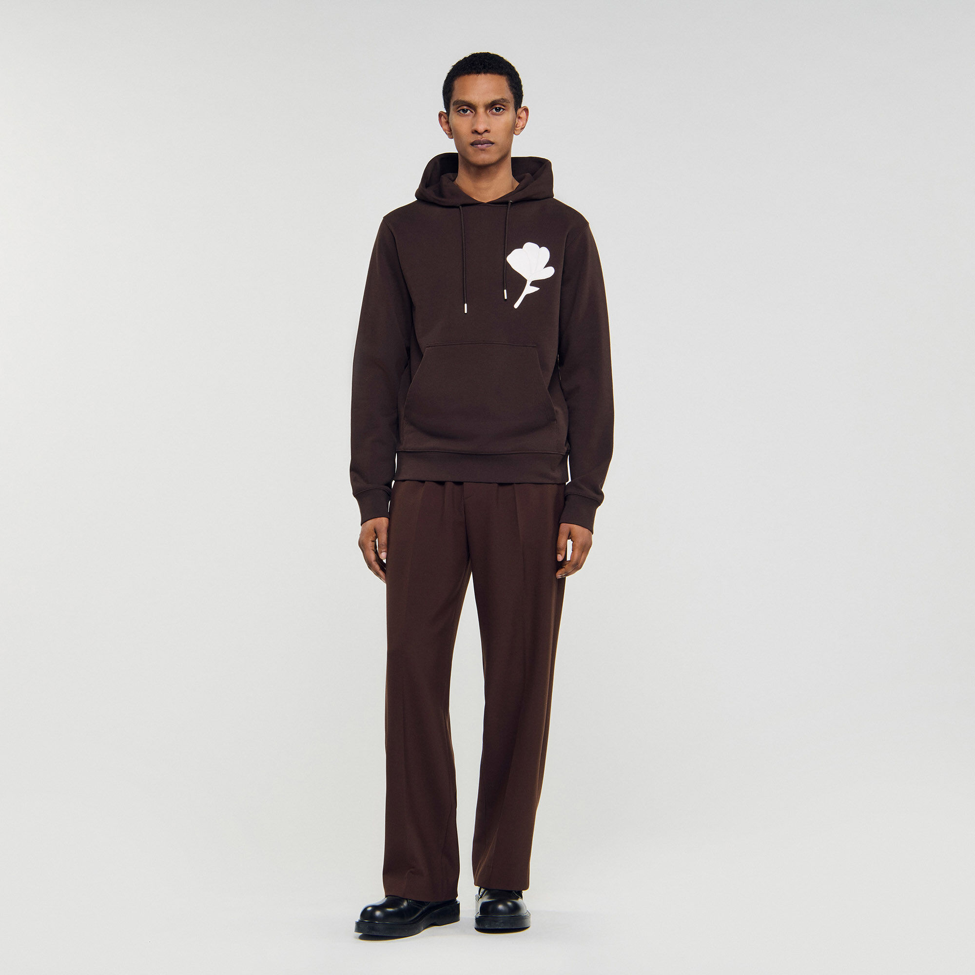 Sudadera con capucha y parche de flor
